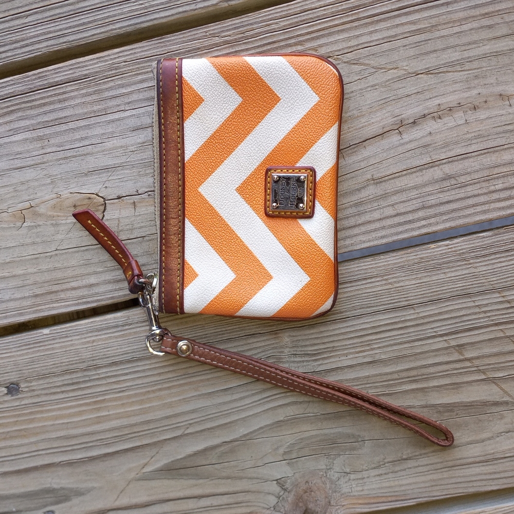 🚫❌️SOLD!Dooney & Bourke Chevron Coated Cotton Leather Wristlet Orange White